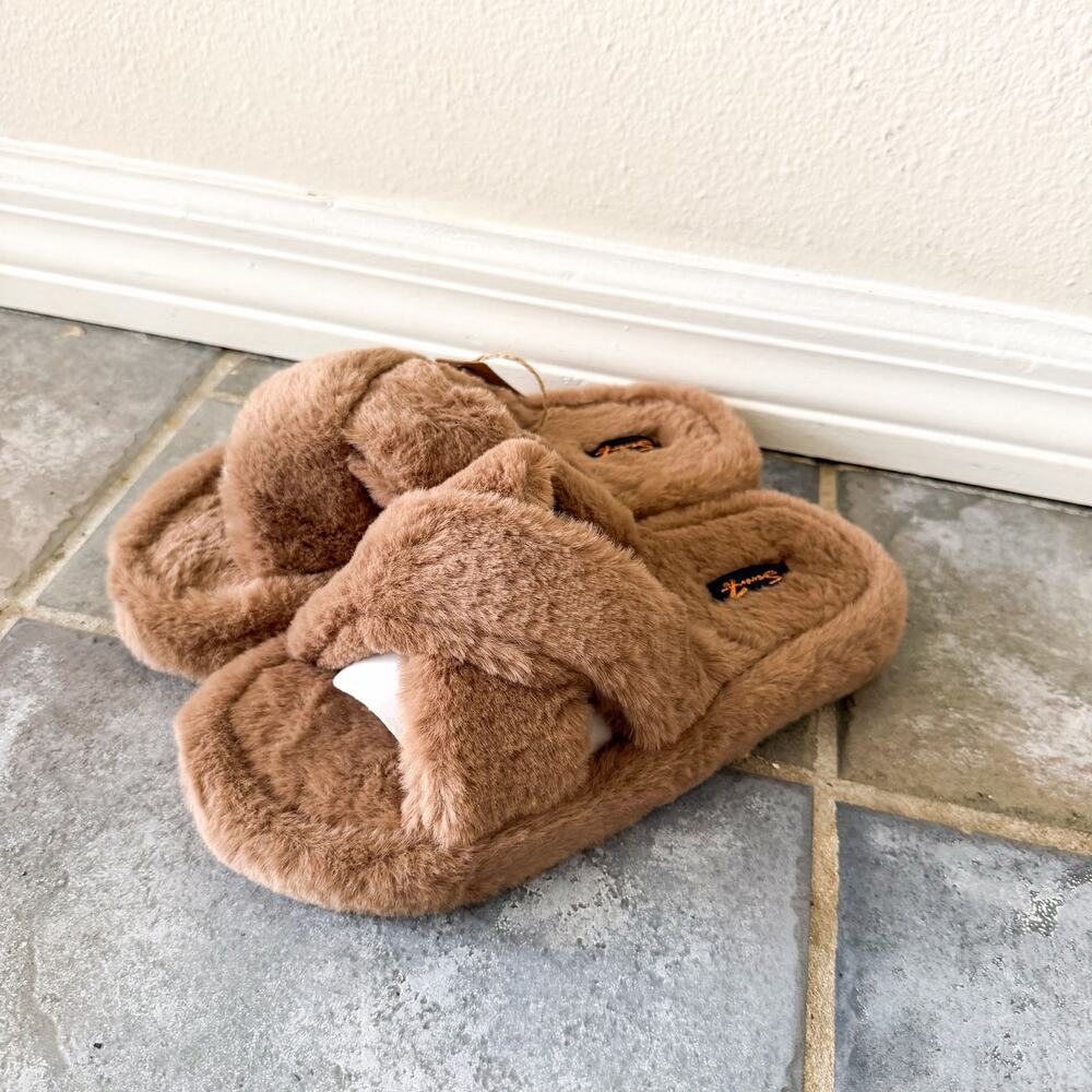 NIB Seven7 Kiki Faux Fur Slippers Mink Brown Tan Cross Strap Womens 8